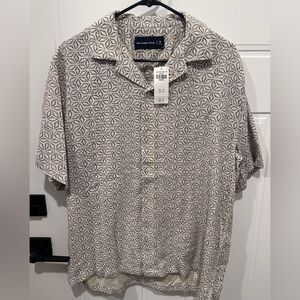 Abercrombie & Fitch Beige and Blue Geometric Short Sleeve Button Down Shirt